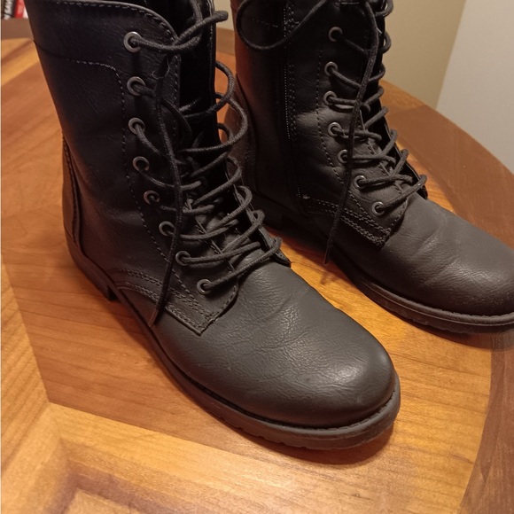 Amazon Essentials Shoes - Amazon Essentials Black Combat Boots